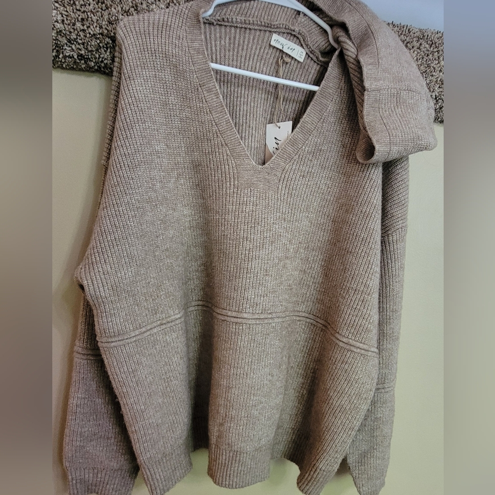 NEW IN 2X SWEATER